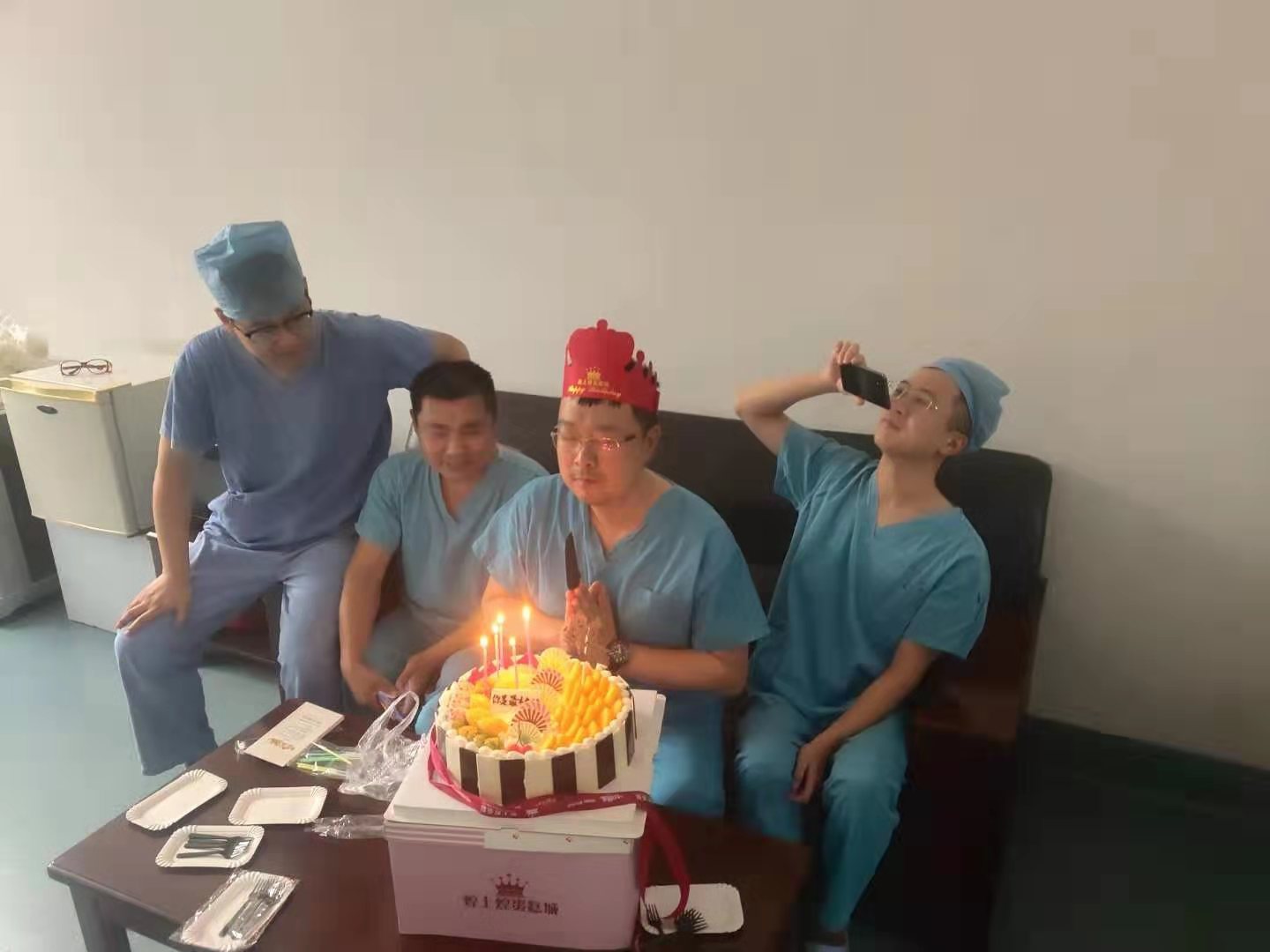 何教授许下美好的祝愿.jpg