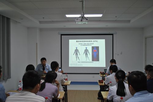 鹿斌教授在作学术报告_副本.jpg