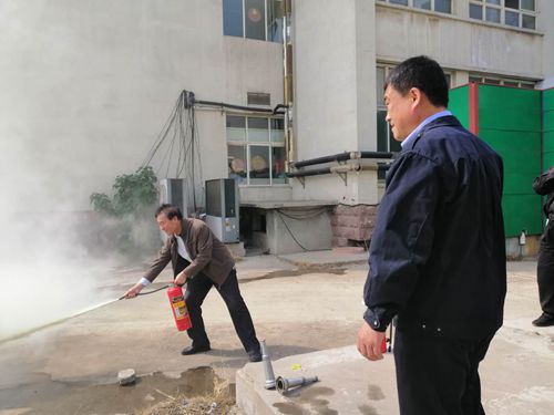 灭火器实际操作演练_副本.jpg