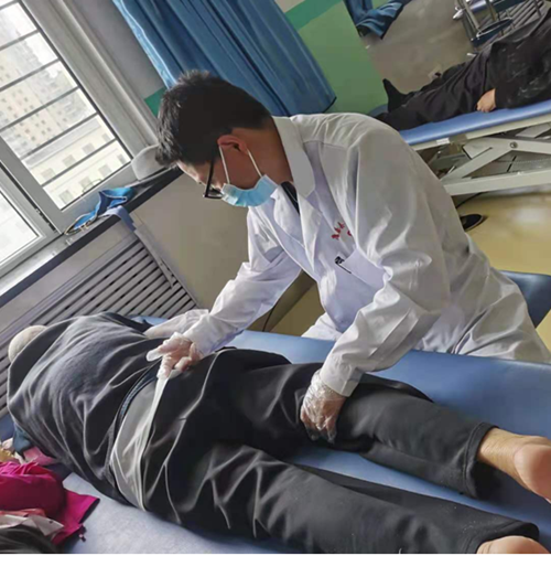 段希红为病人治疗_副本.png