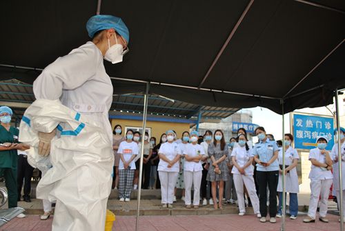 防护服穿脱演练_副本.jpg 防护服穿脱演练_副本.jpg