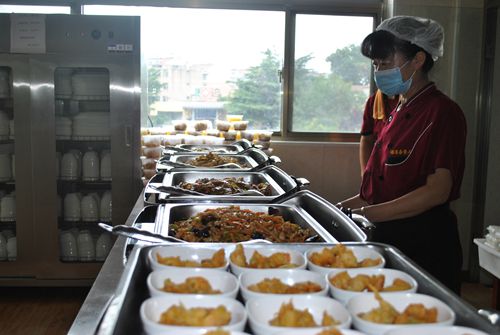职工餐厅饭菜质量显著提升_副本.jpg