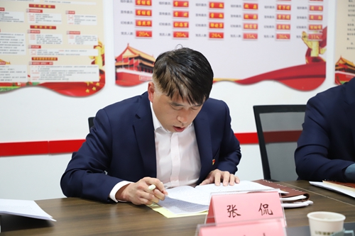 门诊支部书记张侃_副本.jpg